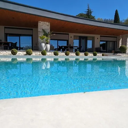 בית נופש Rita *