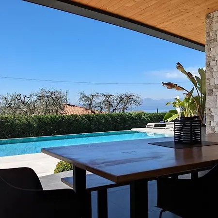 בית נופש Rita *